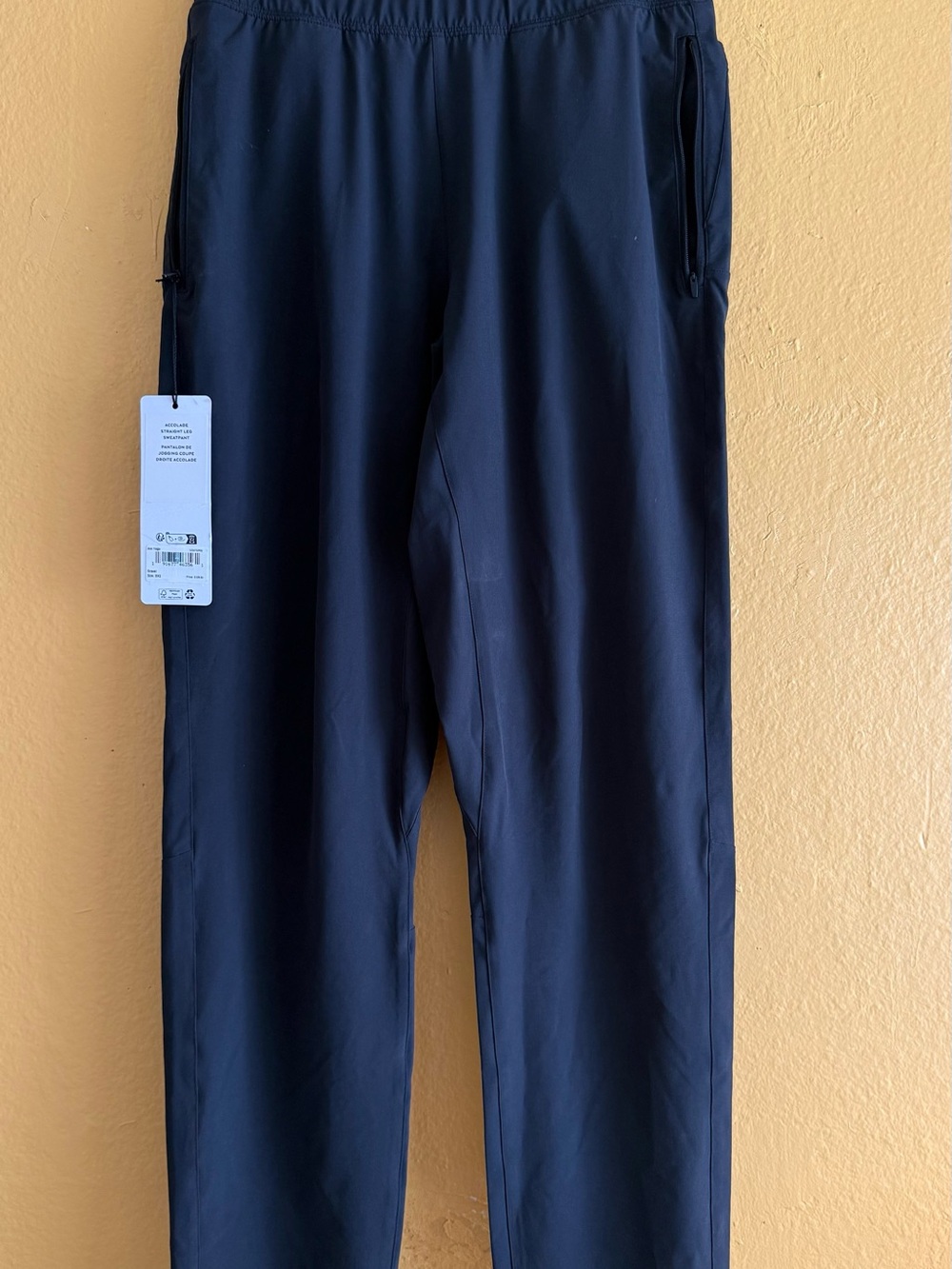 ALO Yoga Men's Accolade Straight Leg Sweatpant